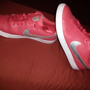 Nike Court tour shoes